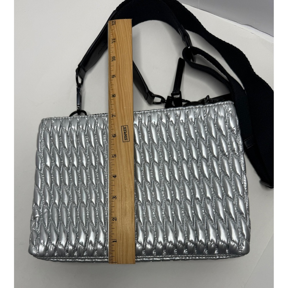 DKNY Mack East West Small Crossbody Silver Quilted Minimalist festival Y2k - Picture 4 of 9